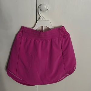 Lululemon Hotty hot skirt size 2 in good condition (no tag) No defects or stain